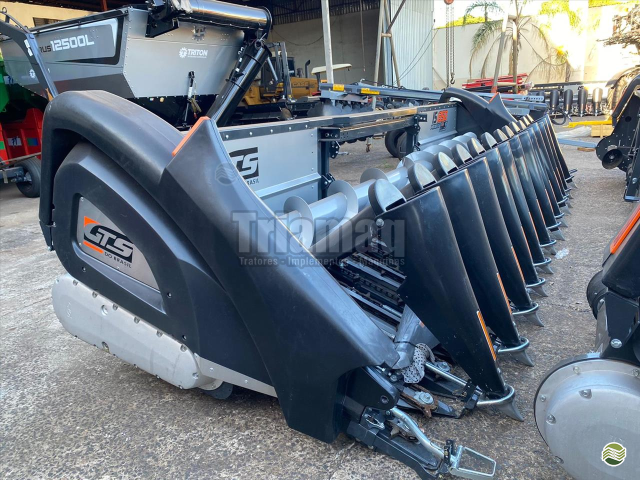 PLATAFORMA COLHEITADEIRA GTS PRODUTTIVA 1350 Triamaq Tratores UBERLANDIA MINAS GERAIS MG
